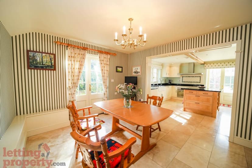 Image 3:4 bedroom Detached house to rent