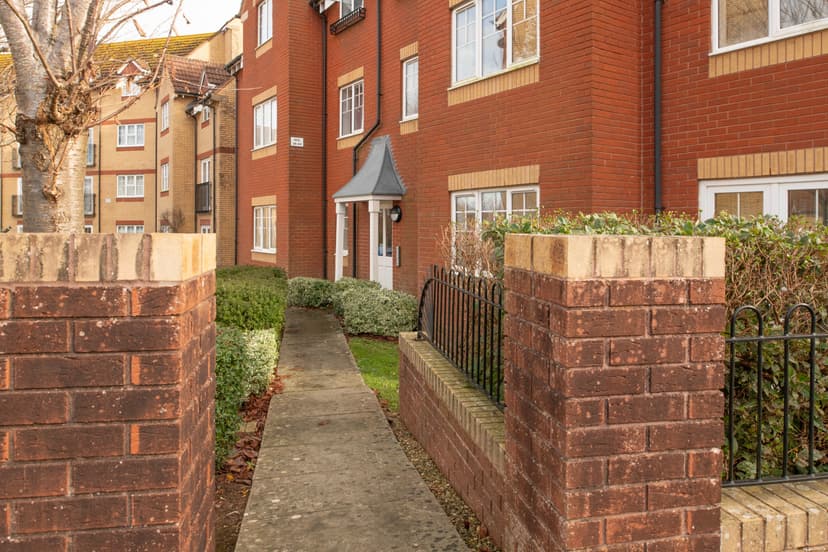 Image 2:2 bedroom Flat to rent