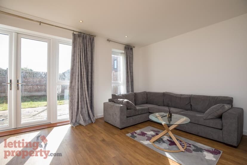 Image 2:3 bedroom End-of-terrace house to rent