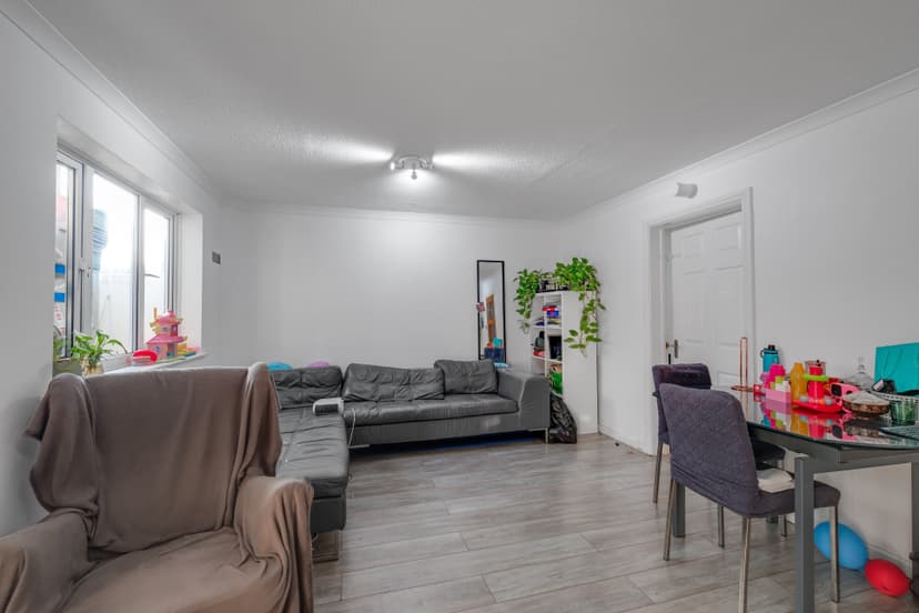 Image 3:6 bedroom Semi-detached house to rent