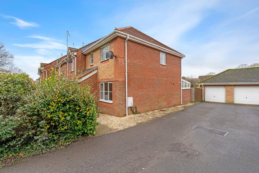 Image 1:3 bedroom End-of-terrace house to rent