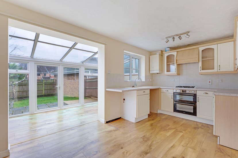 Image 2:3 bedroom End-of-terrace house to rent