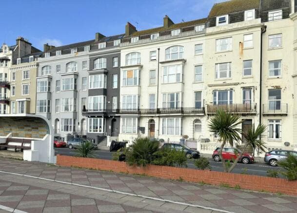 Image 1:1 bedroom Ground floor maisonette to rent