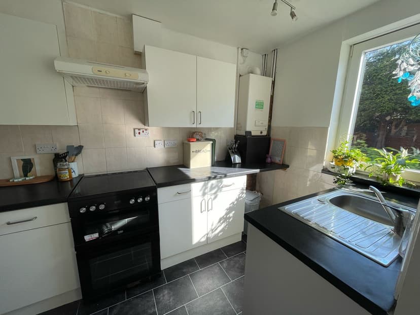 Image 2:3 bedroom Semi-detached house to rent