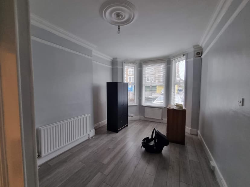 Image 3: Studio Flat to rent