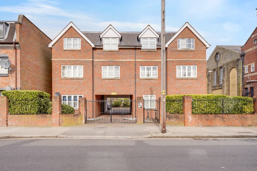 Image 1:1 bedroom Apartment or flat to rent