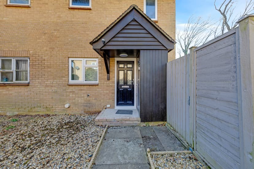 Image 1:1 bedroom End-of-terrace house to rent