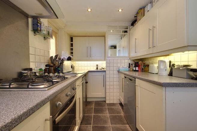 Image 2:2 bedroom Maisonette to rent