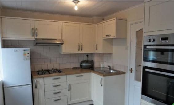 Image 2:4 bedroom End-of-terrace house to rent