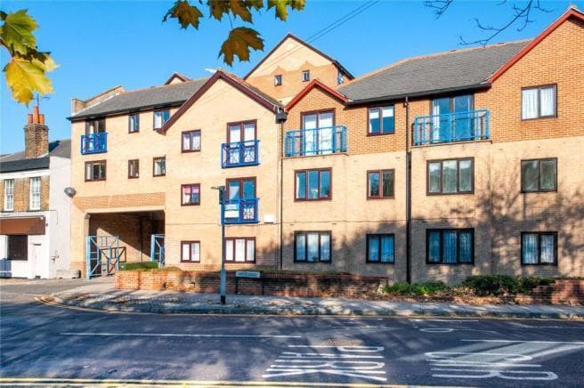 Image 1:1 bedroom Apartment or flat to rent