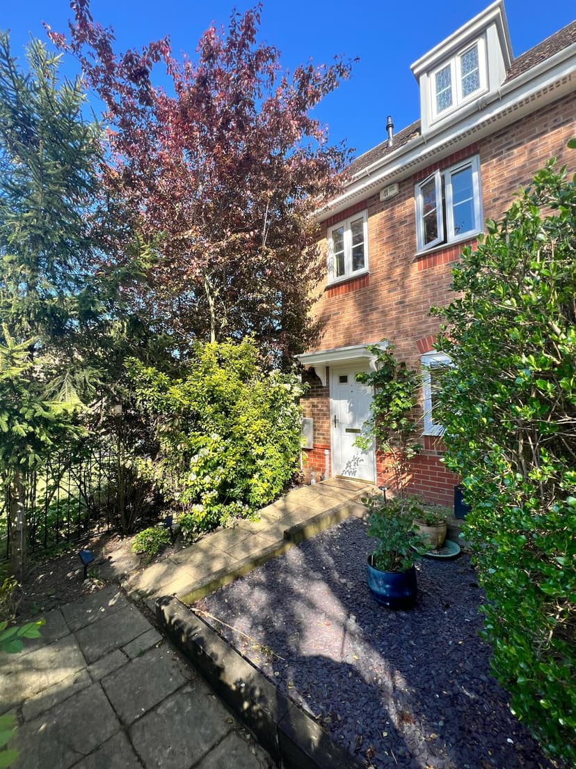 Image 1:3 bedroom End-of-terrace house to rent