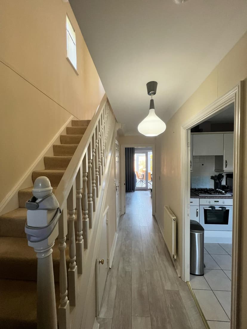 Image 2:3 bedroom End-of-terrace house to rent