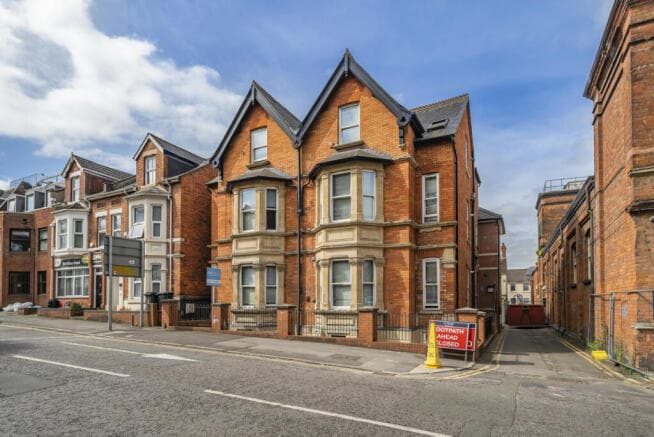 Image 1:1 bedroom Apartment or flat to rent