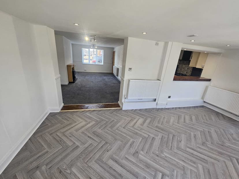 Image 2:3 bedroom Semi-detached house to rent