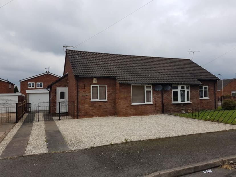 Image 1:2 bedroom Bungalow to rent