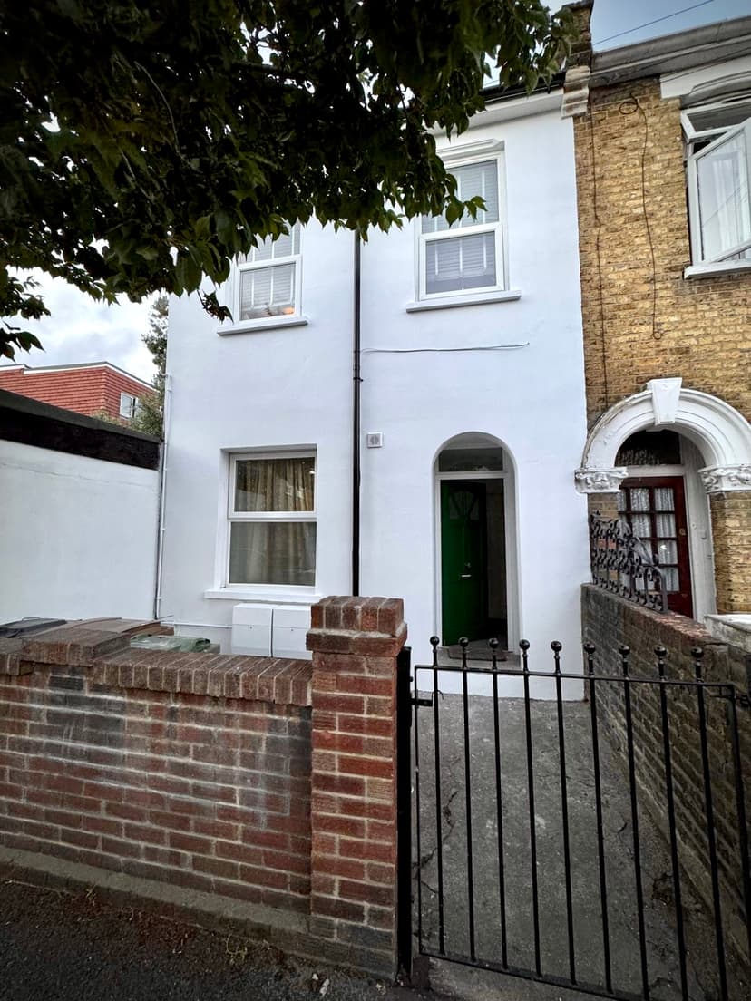 Image 1:1 bedroom Ground floor flat to rent