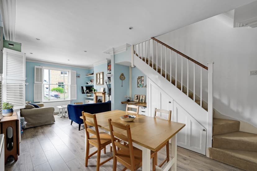 Image 1:4 bedroom End-of-terrace house to rent