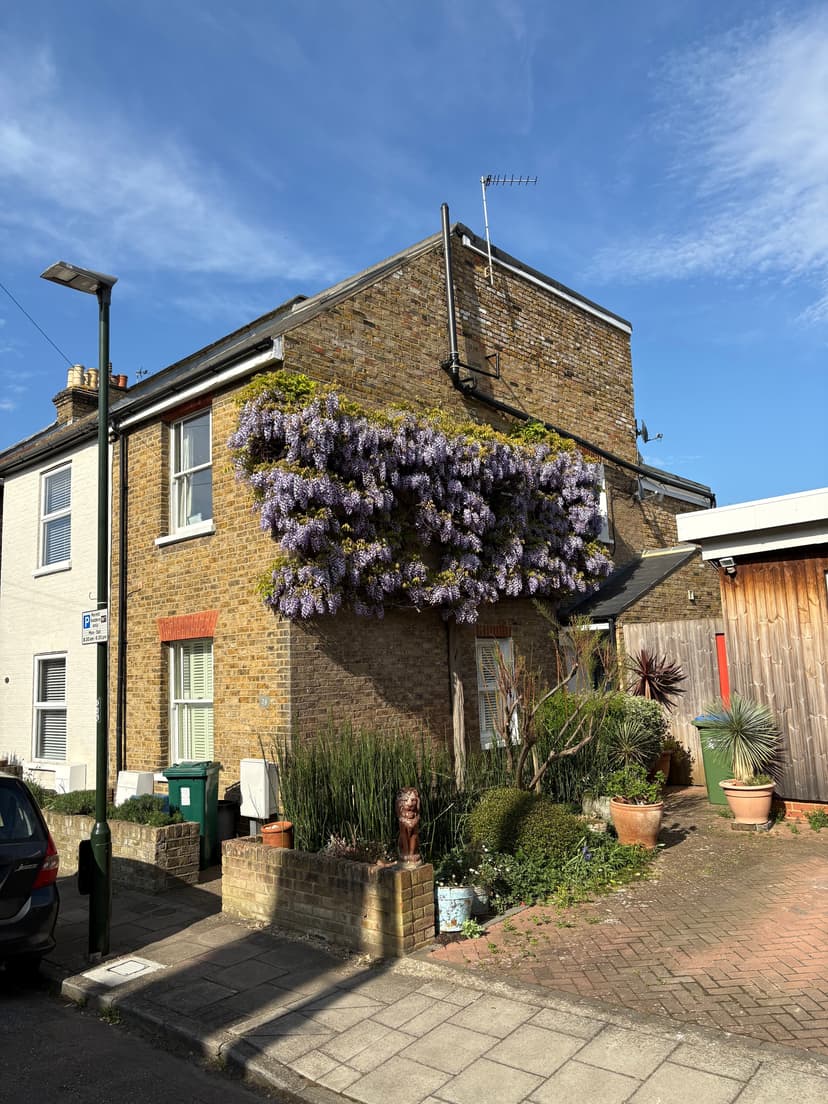 Image 2:4 bedroom End-of-terrace house to rent