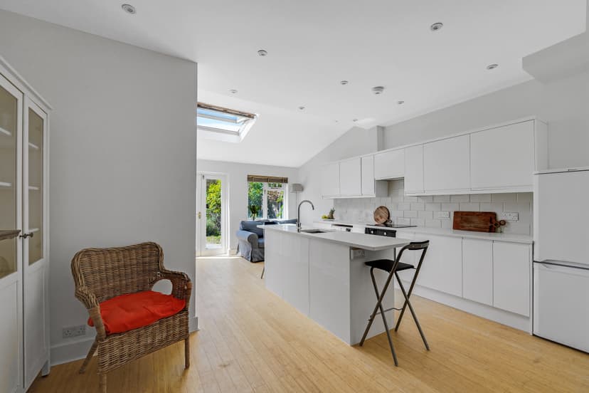 Image 2:4 bedroom Terraced house to rent