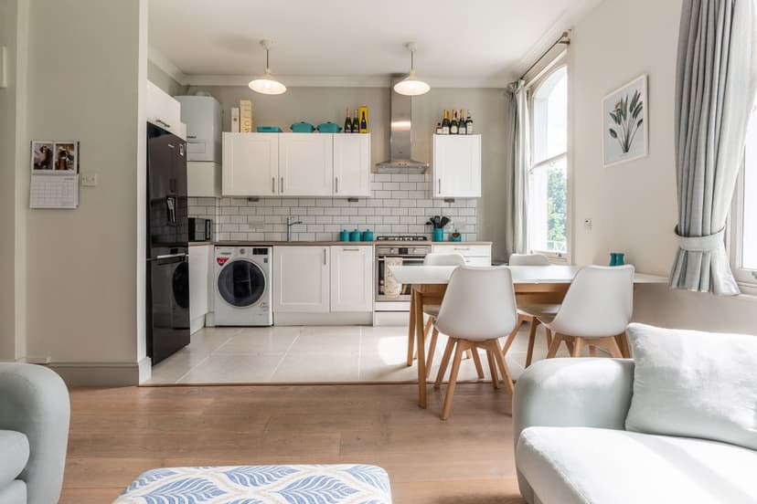 Image 2:2 bedroom Flat to rent