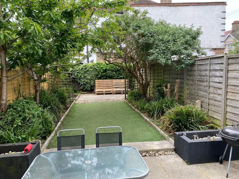 Image 2:4 bedroom Terraced house to rent