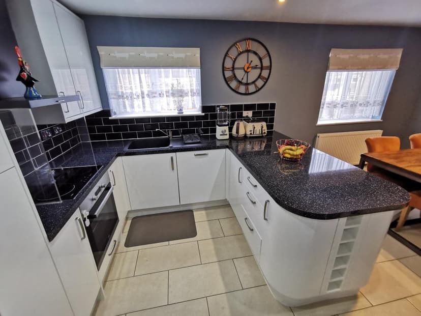 Image 2:2 bedroom Maisonette to rent