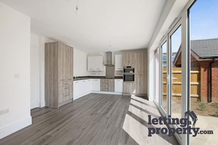 Image 3:4 bedroom Detached house to rent