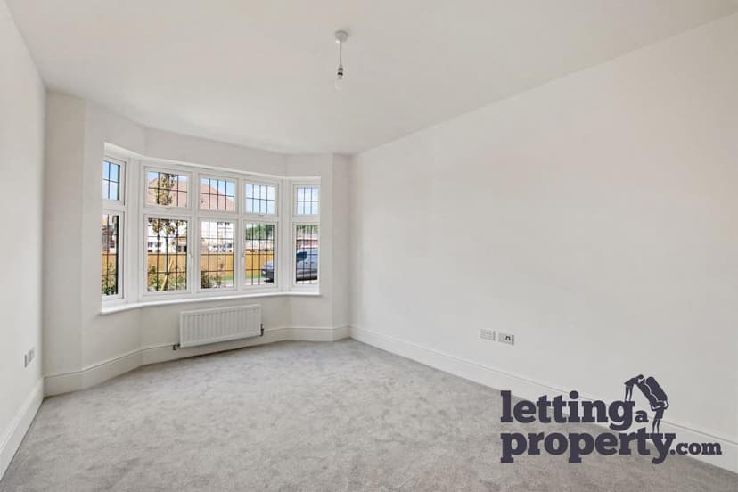 Image 2:4 bedroom Detached house to rent