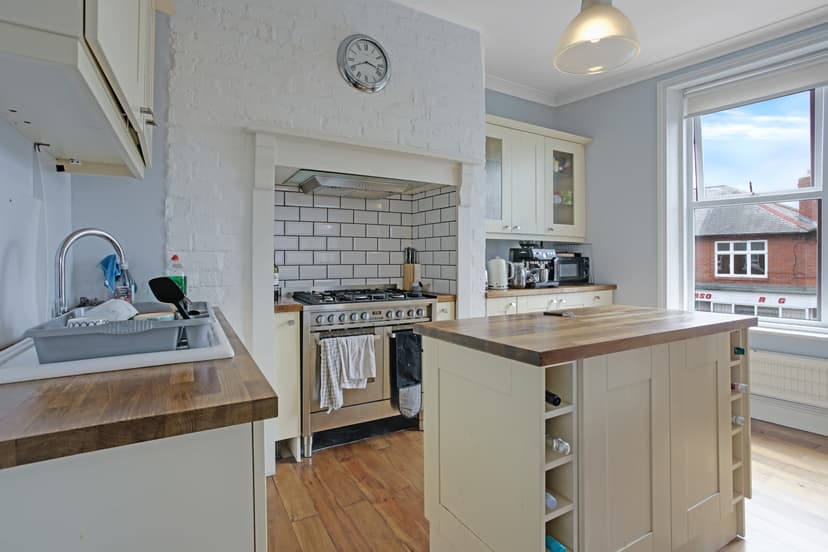 Image 2:3 bedroom Maisonette to rent