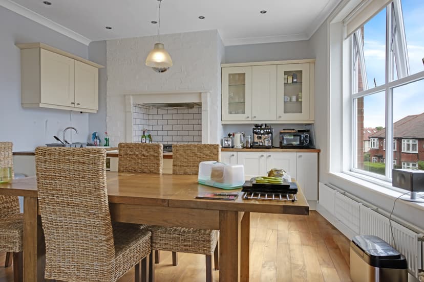 Image 1:3 bedroom Maisonette to rent