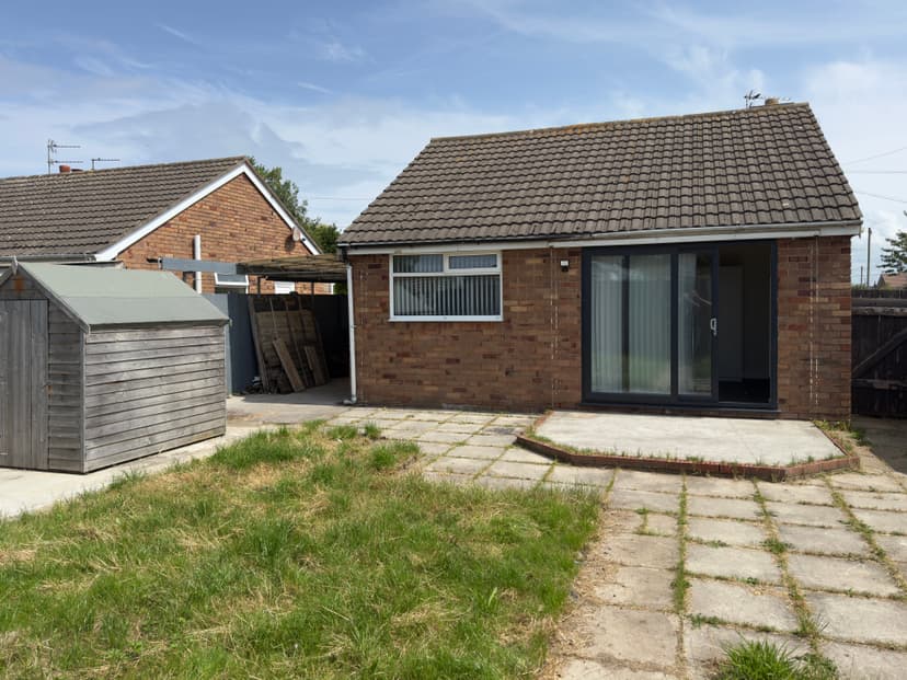 Image 3:2 bedroom Detached bungalow to rent