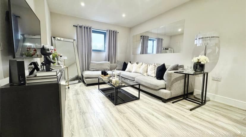 Image 3:2 bedroom Apartment or flat to rent