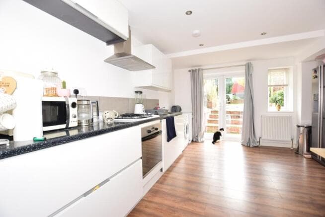 Image 2:2 bedroom End-of-terrace house to rent