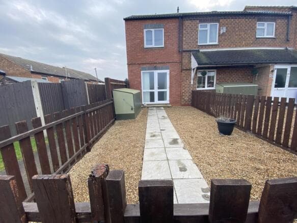 Image 1:2 bedroom End-of-terrace house to rent