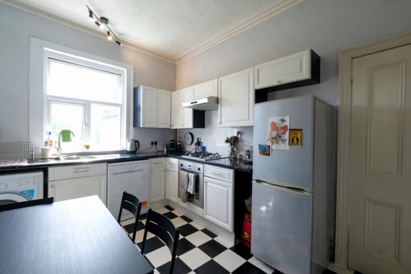 Image 2:2 bedroom Maisonette to rent