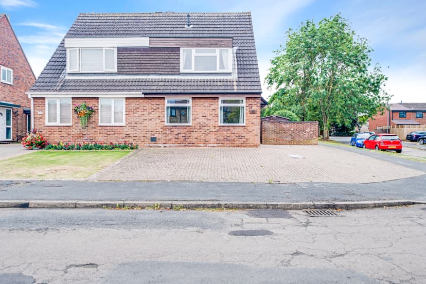 Image 1:3 bedroom Semi-detached house to rent