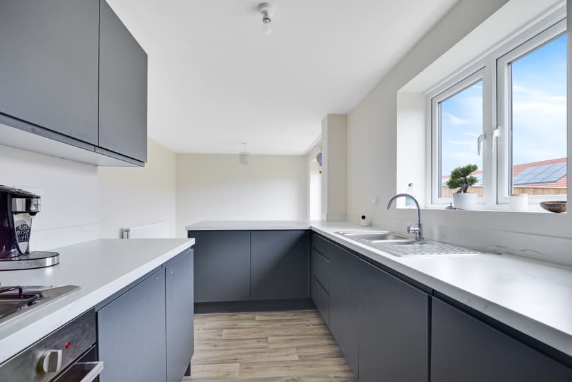 Image 2:4 bedroom Detached house to rent