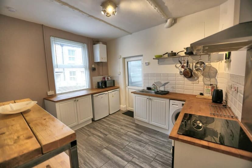 Image 3:2 bedroom End-of-terrace house to rent