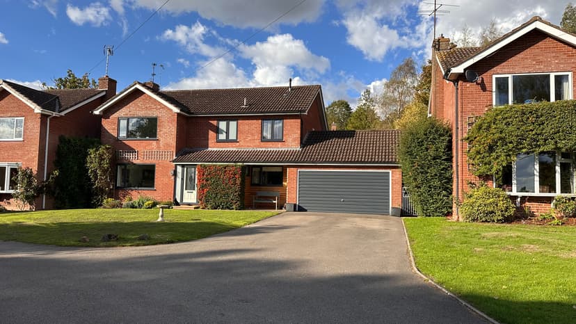 Image 2:4 bedroom Detached house to rent