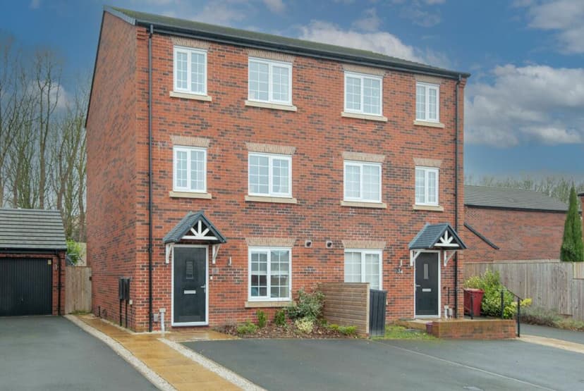 Image 1:4 bedroom Semi-detached house to rent