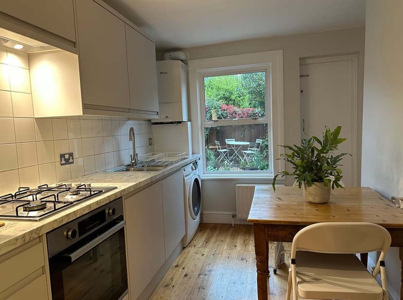 Image 1:1 bedroom Ground floor flat to rent