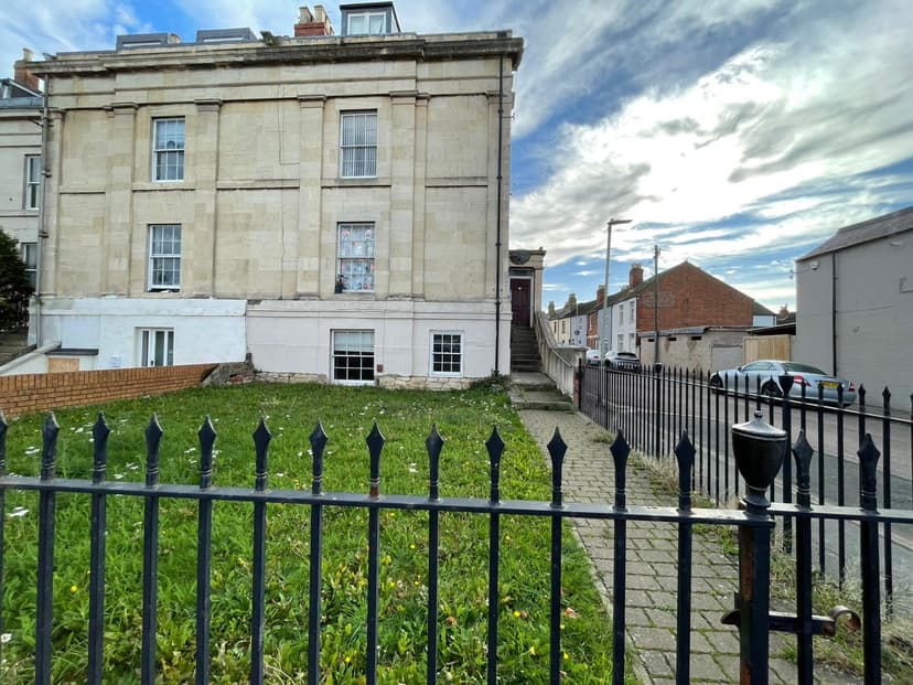 Image 1:2 bedroom Apartment or flat to rent