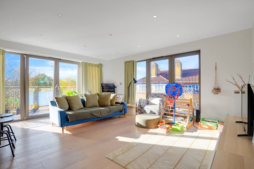 Image 1:2 bedroom Apartment or flat to rent