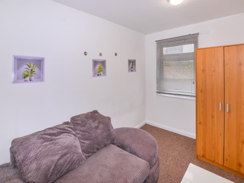 Image 2:4 bedroom Terraced house to rent