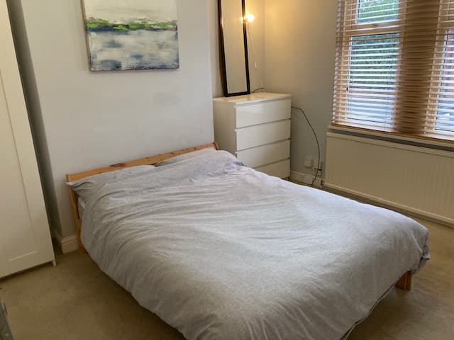 Image 1:1 bedroom House share to rent