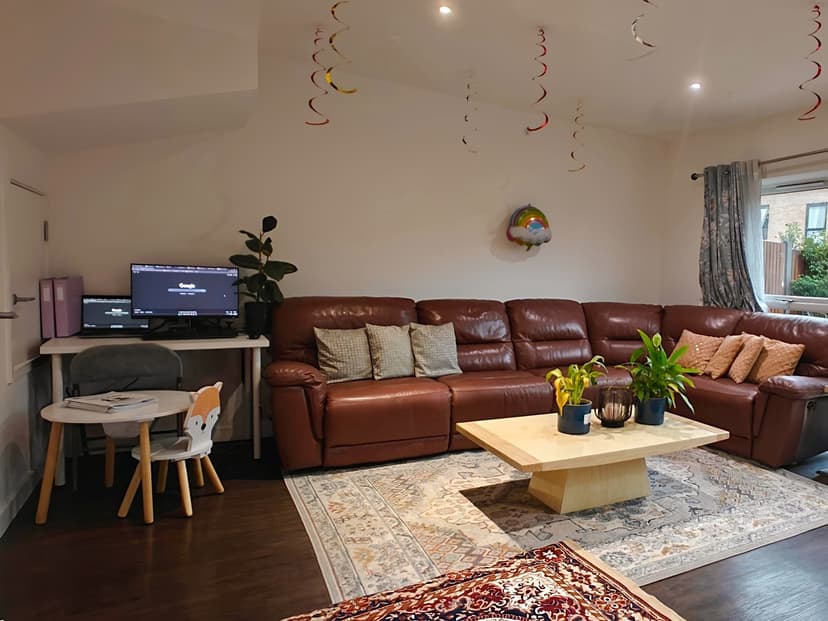 Image 1: Studio Townhouse to rent