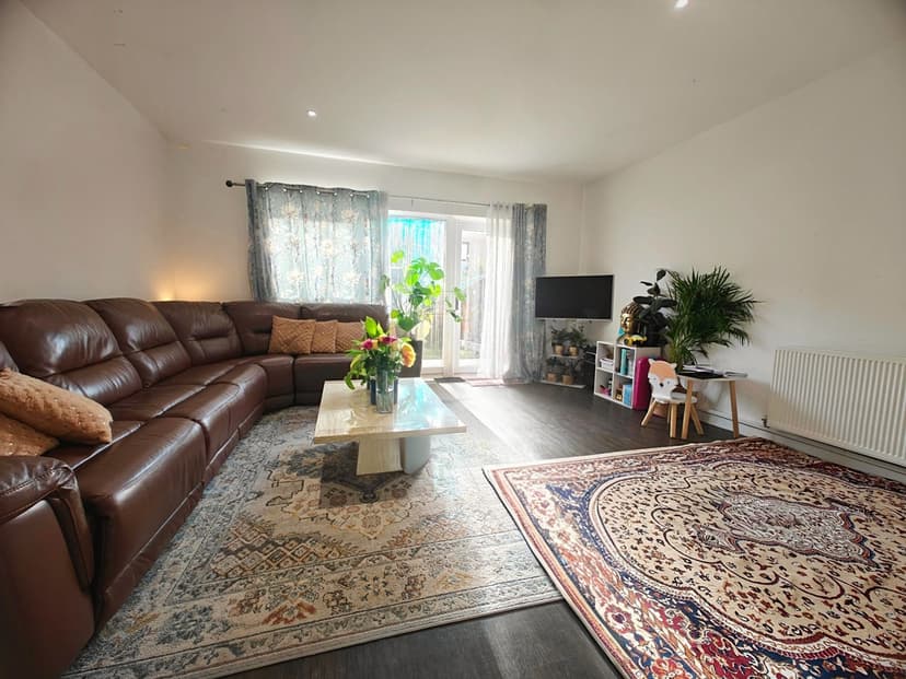 Image 2: Studio Townhouse to rent