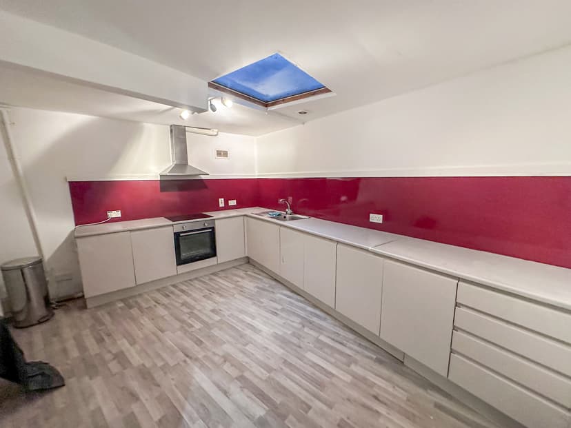 Image 1:4 bedroom Apartment or flat to rent