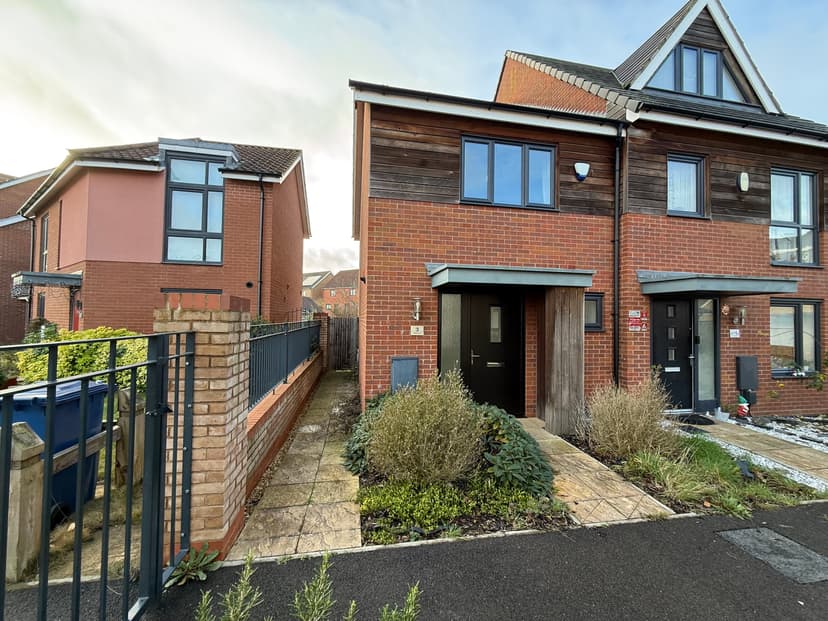 Image 1:2 bedroom Semi-detached house to rent