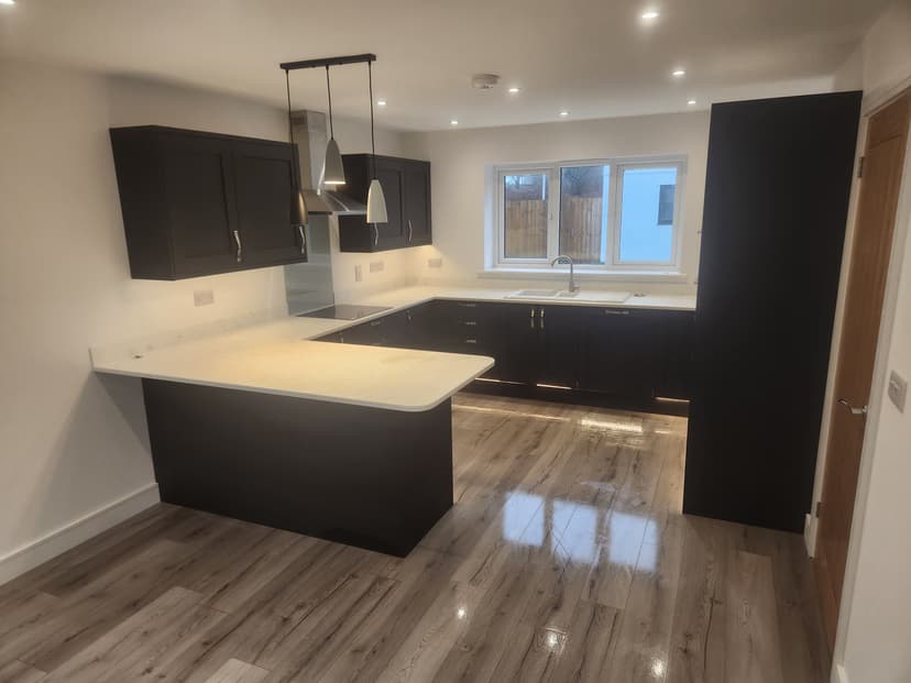 Image 2:4 bedroom Detached house to rent